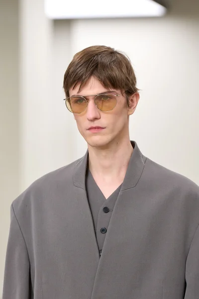 Look 3